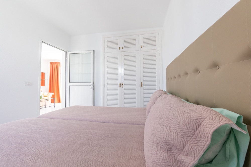 CORONA MAR APARTMENTS - SELECT ADULTS (+16) — Hotel rooms in Puerto del Carmen, Canary Islands