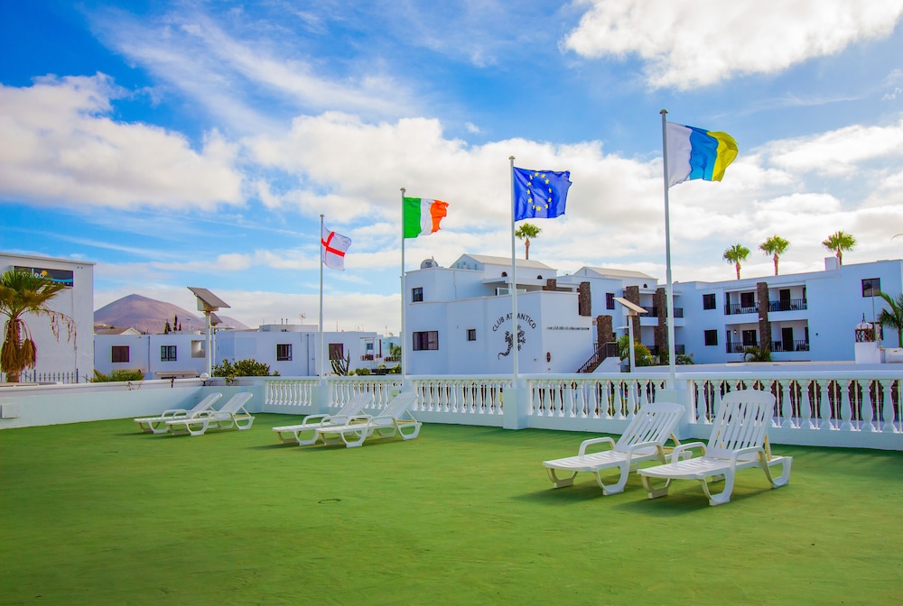 CORONA MAR APARTMENTS - SELECT ADULTS (+16) — Hotel building in Puerto del Carmen, Canary Islands