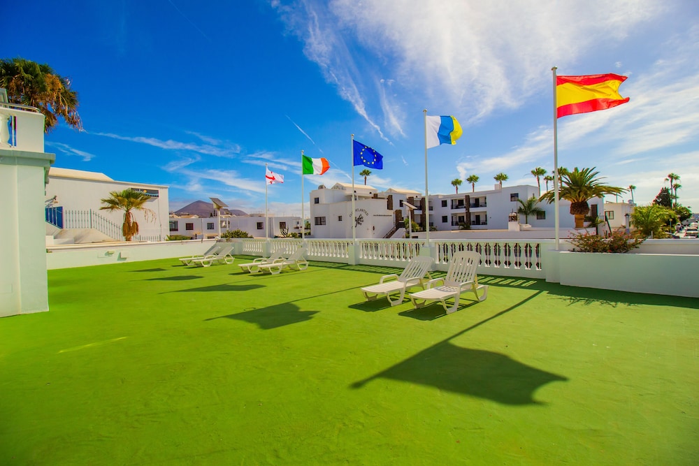 CORONA MAR APARTMENTS - SELECT ADULTS (+16) — Hotel building in Puerto del Carmen, Canary Islands