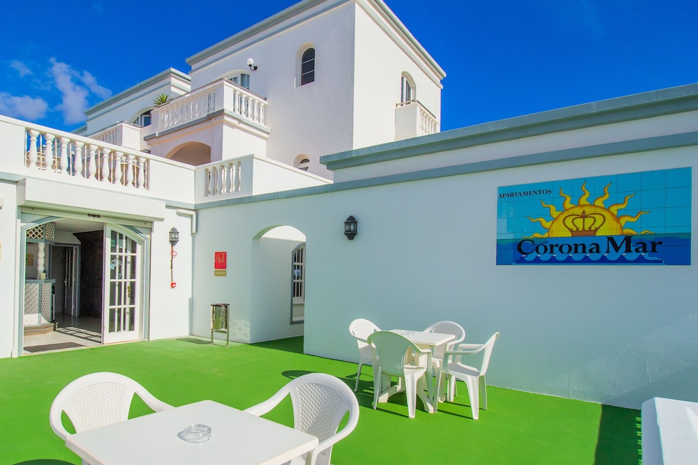 CORONA MAR APARTMENTS - SELECT ADULTS (+16) — Hotel building in Puerto del Carmen, Canary Islands