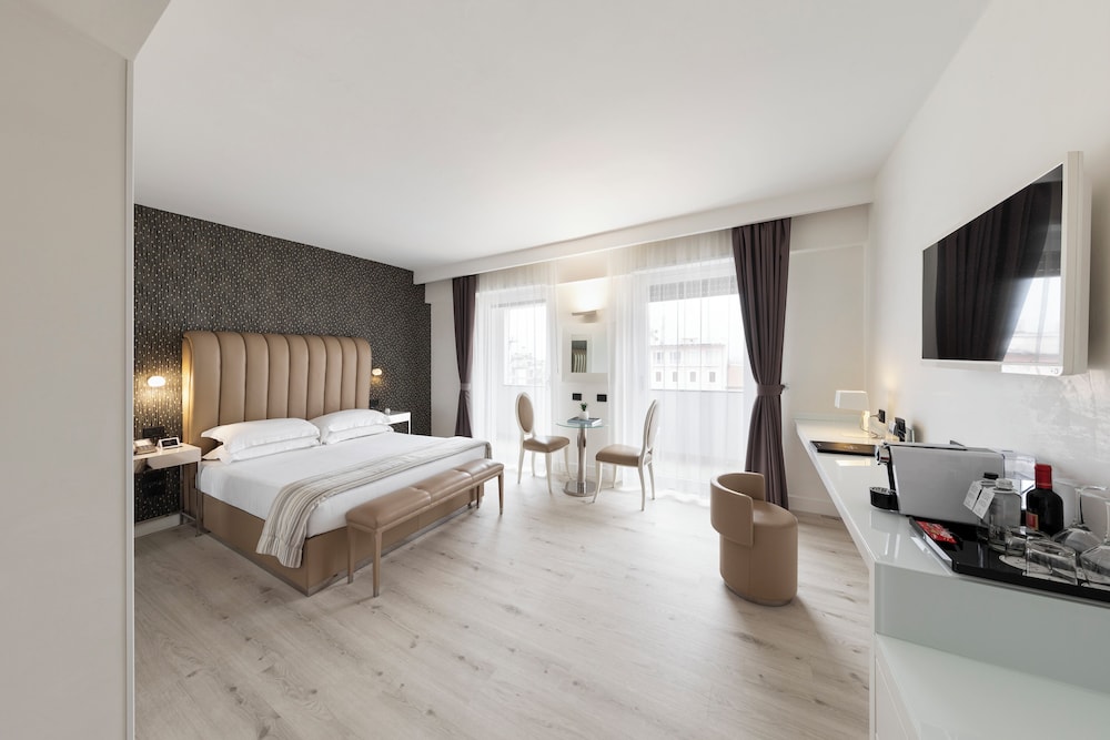 LHP Hotel Montecatini Palace & SPA — Hotel rooms in Montecatini Terme, Tuscany