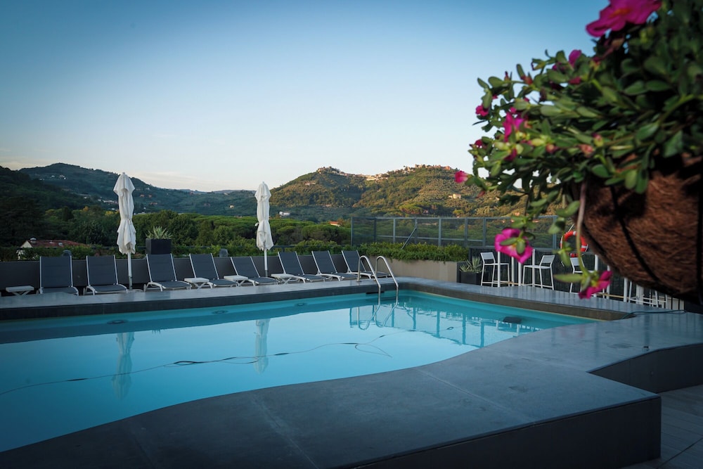 LHP Hotel Montecatini Palace & SPA — Swimming pool in Montecatini Terme, Tuscany