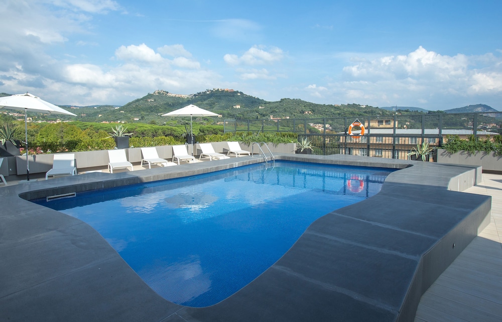 LHP Hotel Montecatini Palace & SPA — Swimming pool in Montecatini Terme, Tuscany