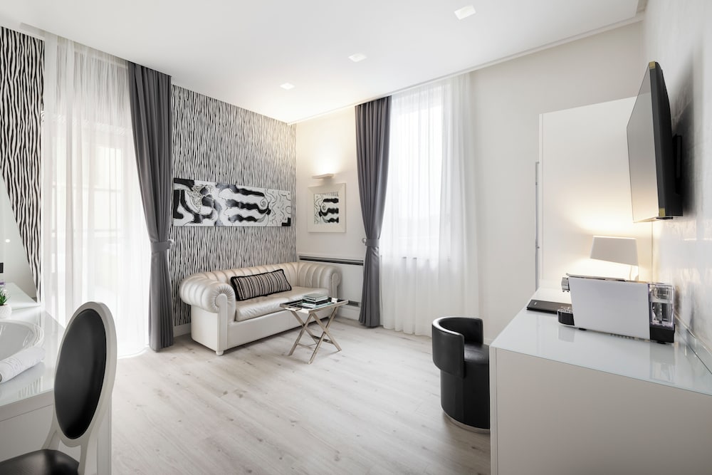 LHP Hotel Montecatini Palace & SPA — Hotel rooms in Montecatini Terme, Tuscany