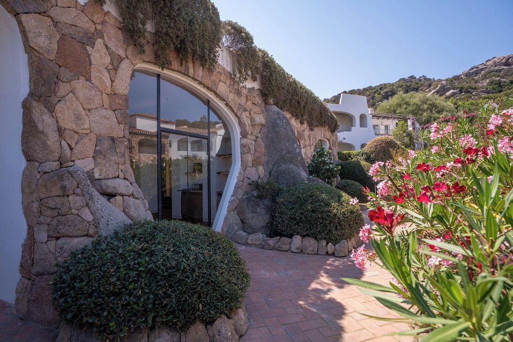W Sardinia - Poltu Quatu — Hotel building in Arzachena, Sardinia