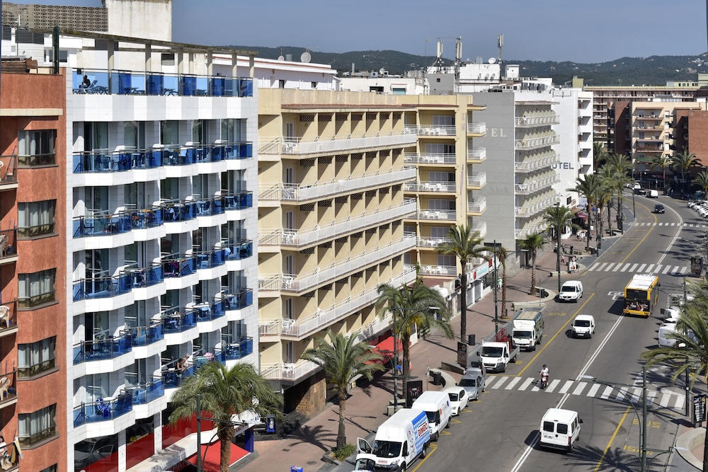 Apartaments Blau — Hotel building in Lloret de Mar, Catalonia