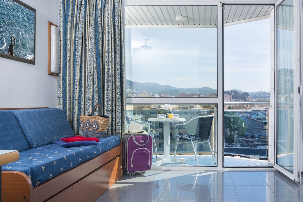 Apartaments Blau — Hotel rooms in Lloret de Mar, Catalonia