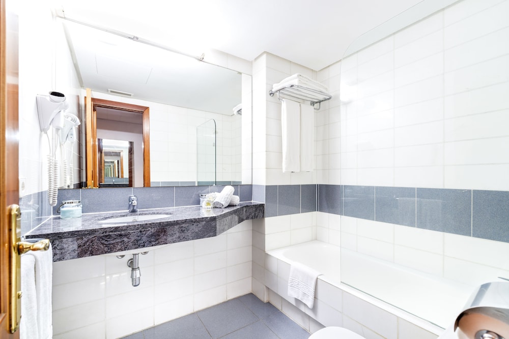 Apartaments Blau — Hotel rooms in Lloret de Mar, Catalonia