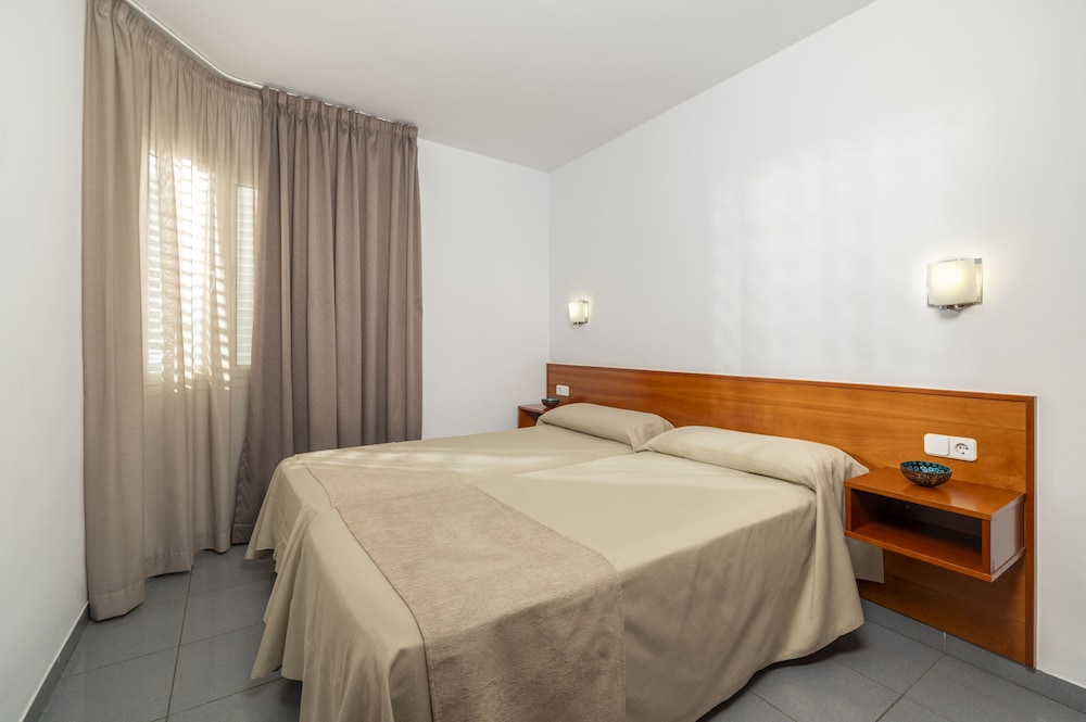 Apartaments Blau — Hotel rooms in Lloret de Mar, Catalonia