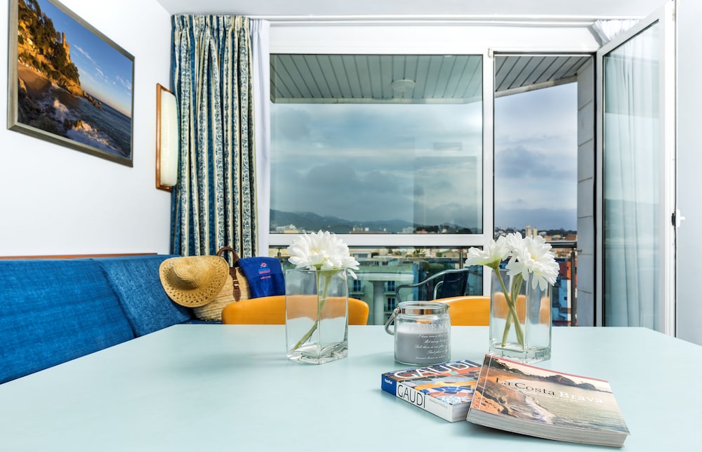 Apartaments Blau — Hotel rooms in Lloret de Mar, Catalonia