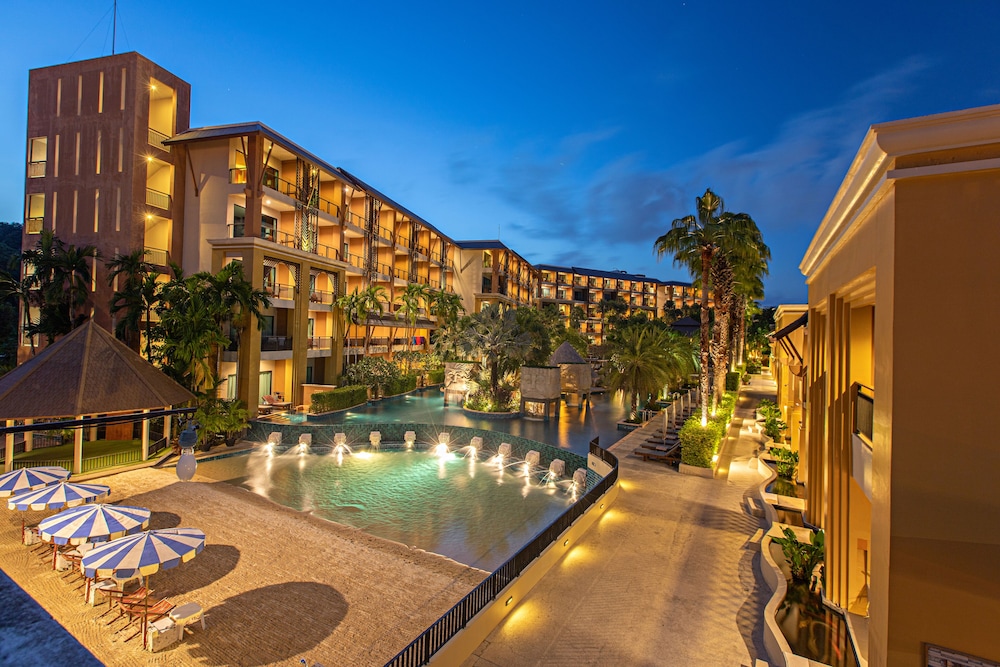 Rawai Palm Beach Resort — Swimming pool in Rawai, Phuket Province