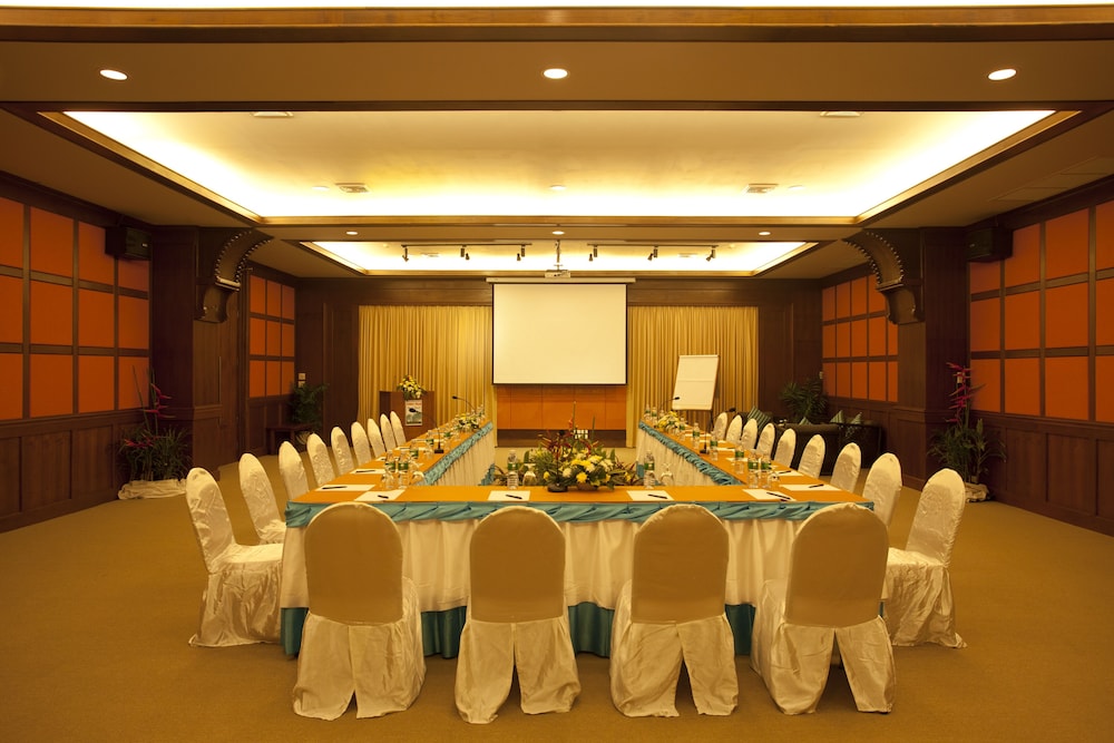 Rawai Palm Beach Resort — Hotel building in Rawai, Phuket Province