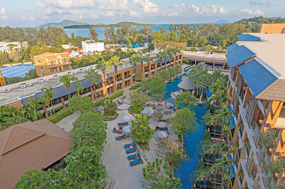 Rawai Palm Beach Resort — Swimming pool in Rawai, Phuket Province
