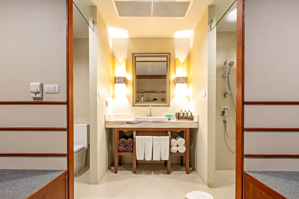 Rawai Palm Beach Resort — Hotel rooms in Rawai, Phuket Province