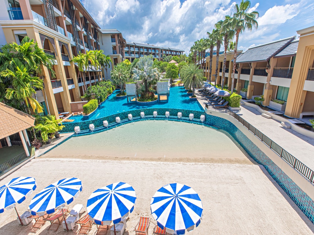 Rawai Palm Beach Resort — Swimming pool in Rawai, Phuket Province