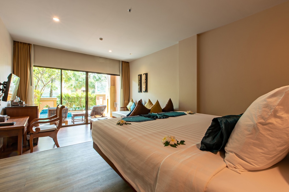 Rawai Palm Beach Resort — Hotel rooms in Rawai, Phuket Province