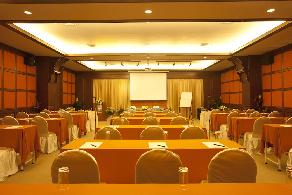 Rawai Palm Beach Resort — Hotel building in Rawai, Phuket Province
