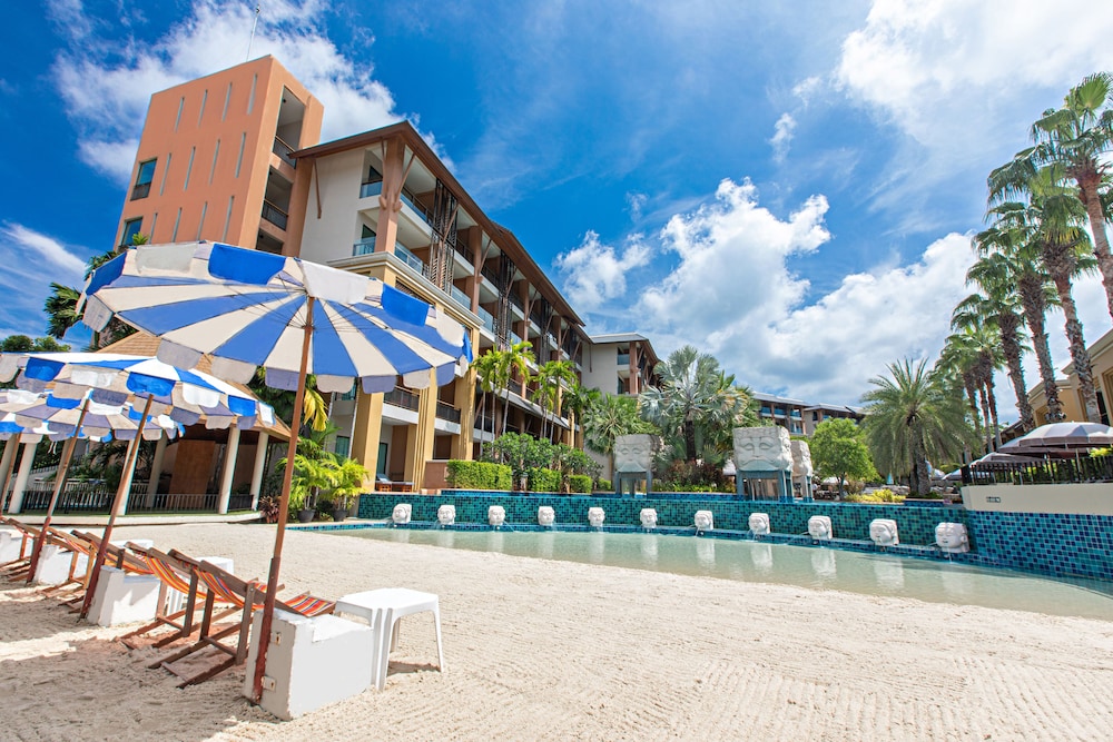 Rawai Palm Beach Resort — Swimming pool in Rawai, Phuket Province