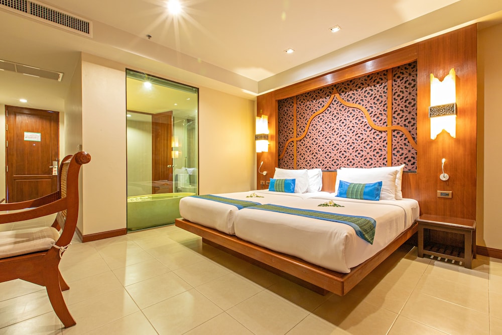 Rawai Palm Beach Resort — Hotel rooms in Rawai, Phuket Province