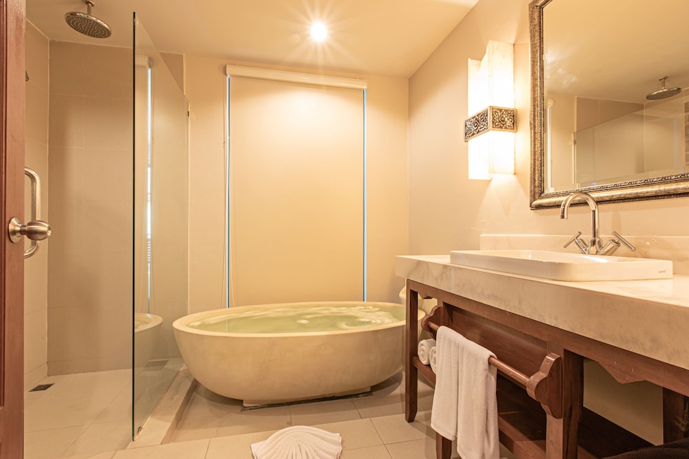 Rawai Palm Beach Resort — Hotel rooms in Rawai, Phuket Province