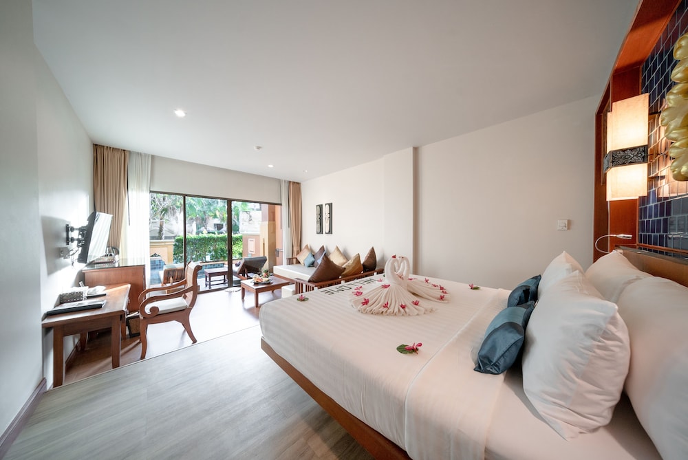 Rawai Palm Beach Resort — Hotel rooms in Rawai, Phuket Province