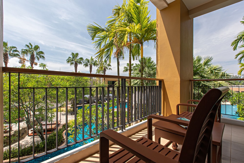 Rawai Palm Beach Resort — Swimming pool in Rawai, Phuket Province