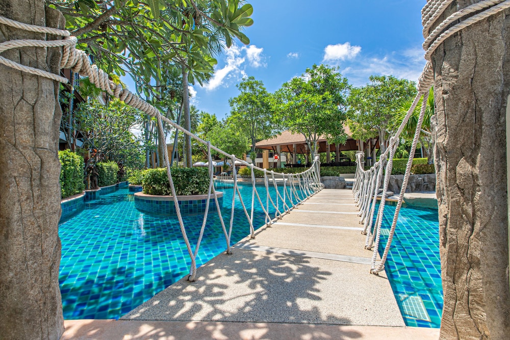 Rawai Palm Beach Resort — Swimming pool in Rawai, Phuket Province