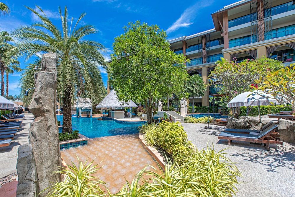 Rawai Palm Beach Resort — Swimming pool in Rawai, Phuket Province