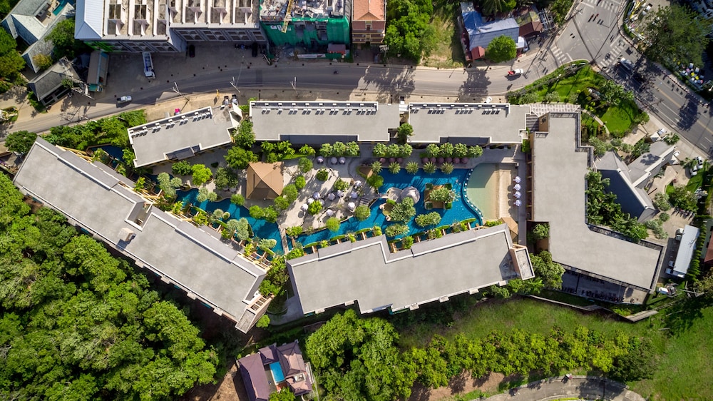 Rawai Palm Beach Resort — Swimming pool in Rawai, Phuket Province