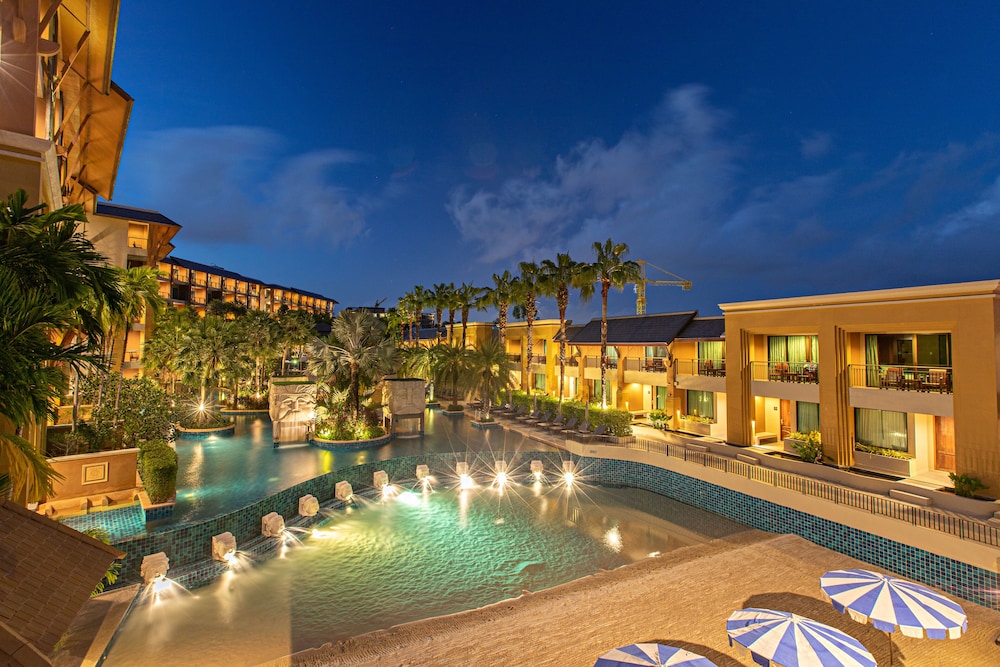 Rawai Palm Beach Resort — Swimming pool in Rawai, Phuket Province