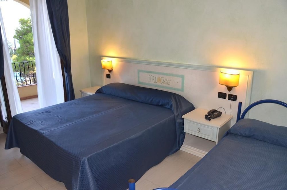 Hotel Kalos — Hotel rooms in Giardini Naxos, Sicily