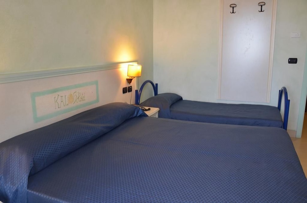 Hotel Kalos — Hotel rooms in Giardini Naxos, Sicily