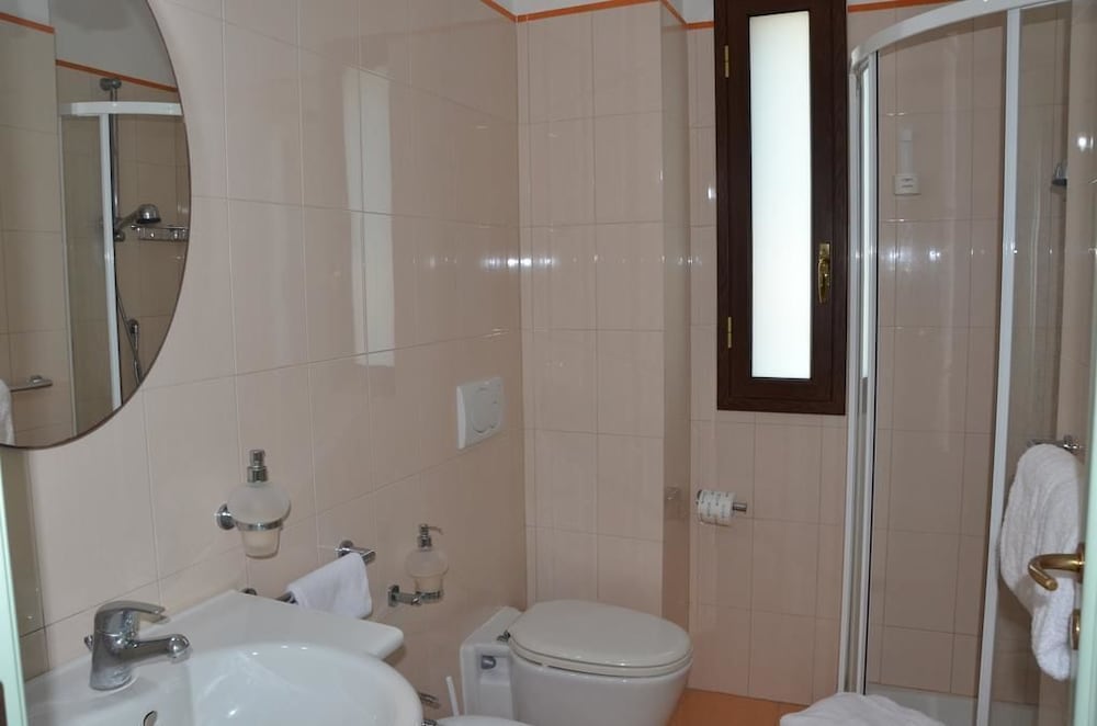 Hotel Kalos — Hotel rooms in Giardini Naxos, Sicily