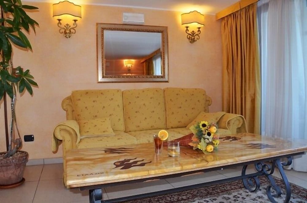 Hotel Kalos — Hotel rooms in Giardini Naxos, Sicily