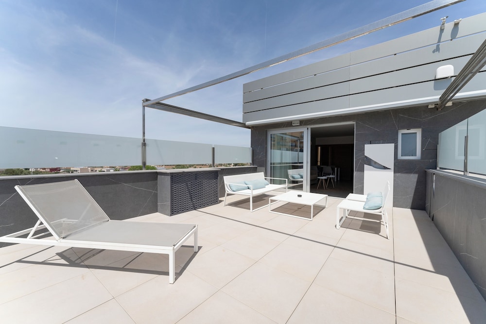 Hotel Bordoy Cosmopolitan — Hotel building in Playa de Palma, Balearic Islands