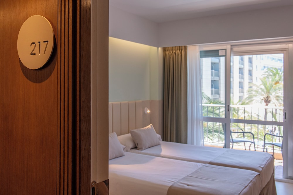 Hotel Bordoy Cosmopolitan — Hotel rooms in Playa de Palma, Balearic Islands