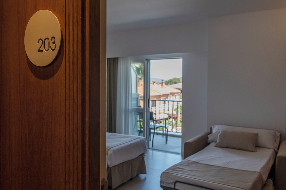Hotel Bordoy Cosmopolitan — Hotel rooms in Playa de Palma, Balearic Islands