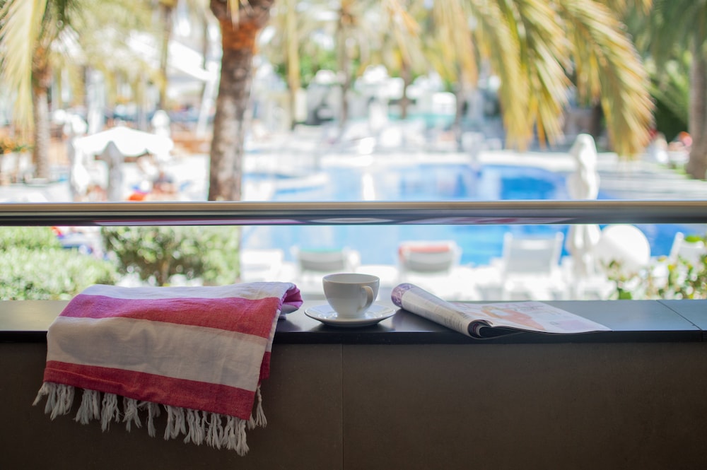 Hotel Bordoy Cosmopolitan — Swimming pool in Playa de Palma, Balearic Islands