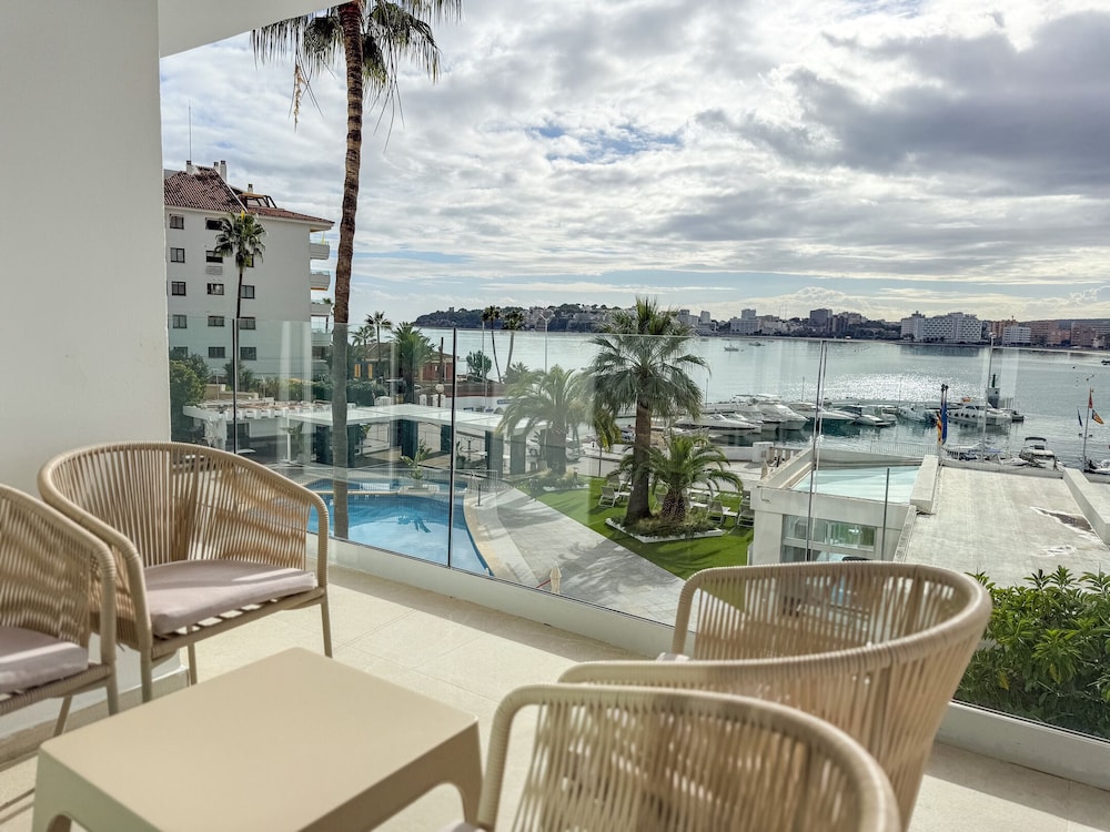 Suites ROC Portonova - Newly Renovated 2026 — Swimming pool in Palma Nova, Balearic Islands