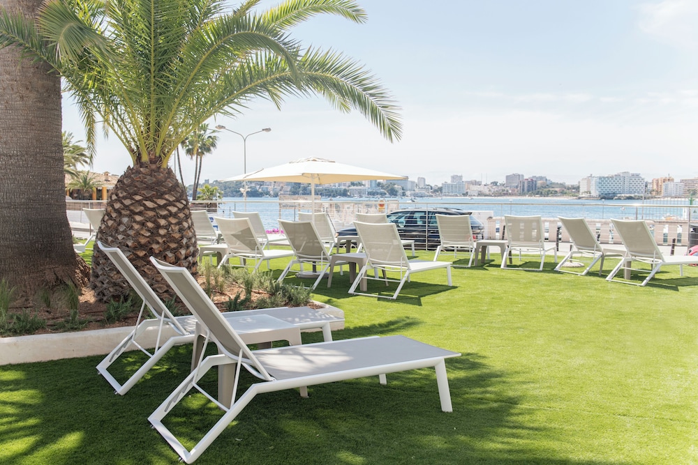 Suites ROC Portonova - Newly Renovated 2026 — Beach in Palma Nova, Balearic Islands