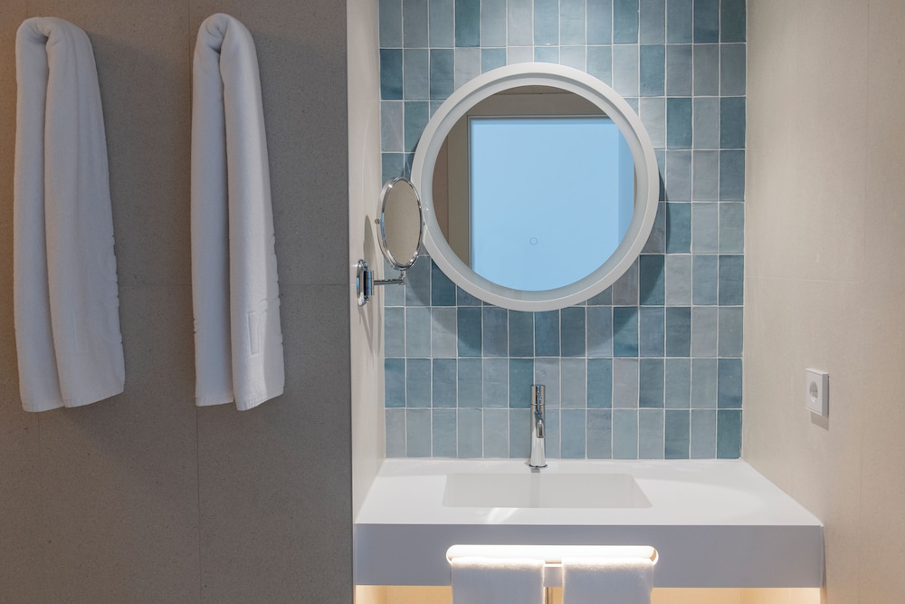 Suites ROC Portonova - Newly Renovated 2026 — Hotel rooms in Palma Nova, Balearic Islands