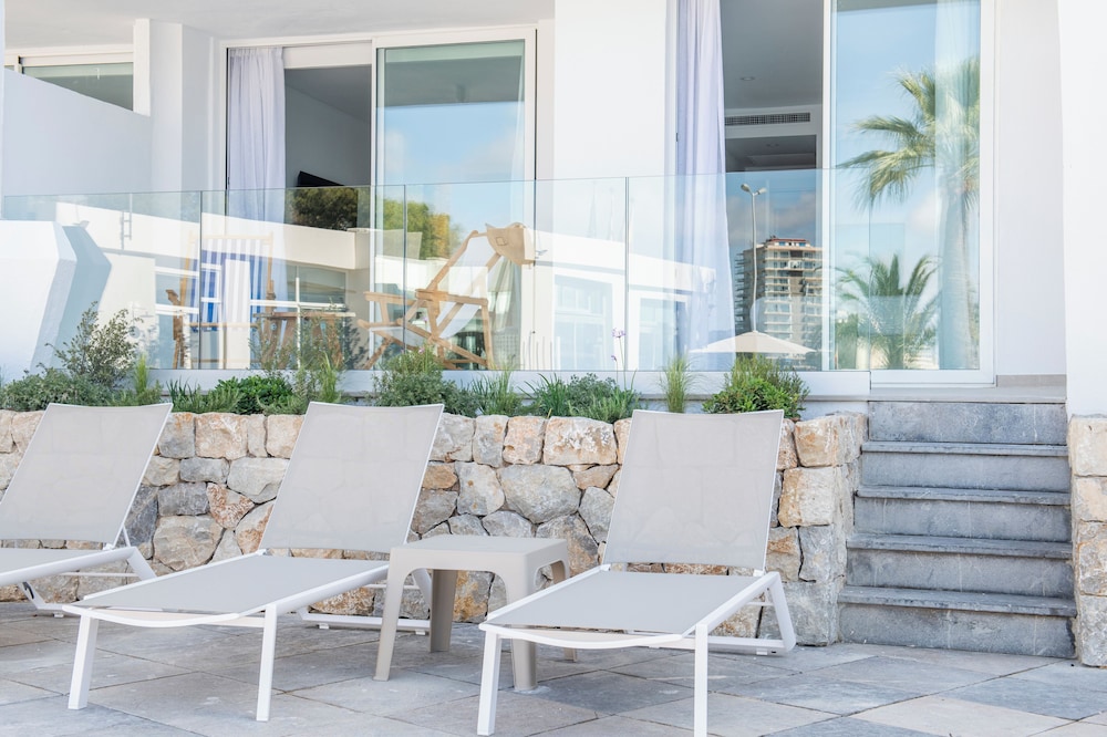 Suites ROC Portonova - Newly Renovated 2026 — Hotel building in Palma Nova, Balearic Islands