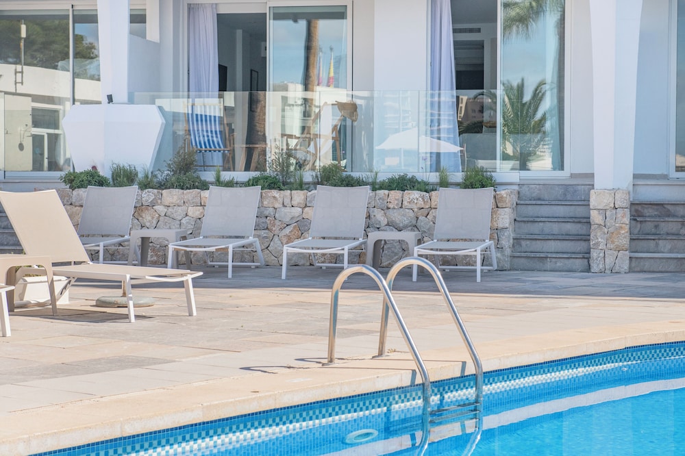 Suites ROC Portonova - Newly Renovated 2026 — Swimming pool in Palma Nova, Balearic Islands