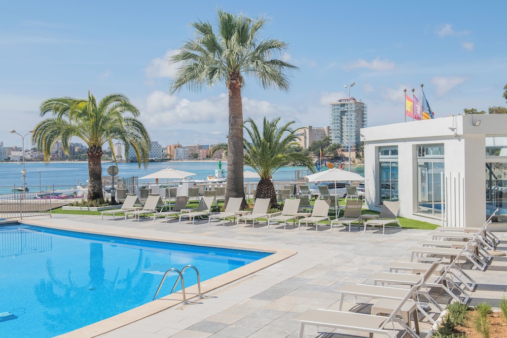 Suites ROC Portonova - Newly Renovated 2026 — Swimming pool in Palma Nova, Balearic Islands