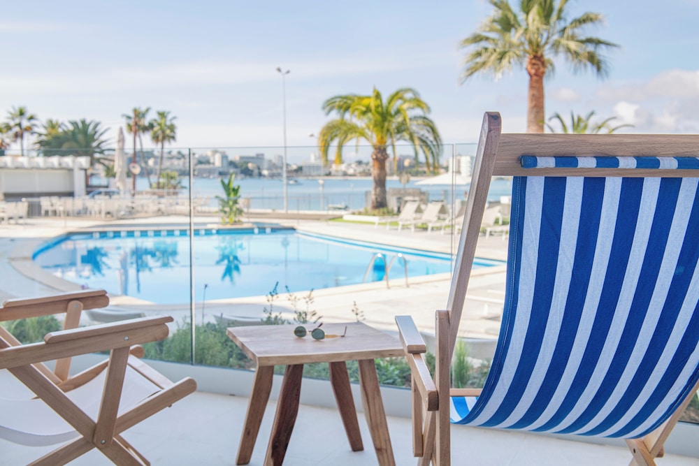 Suites ROC Portonova - Newly Renovated 2026 — Swimming pool in Palma Nova, Balearic Islands
