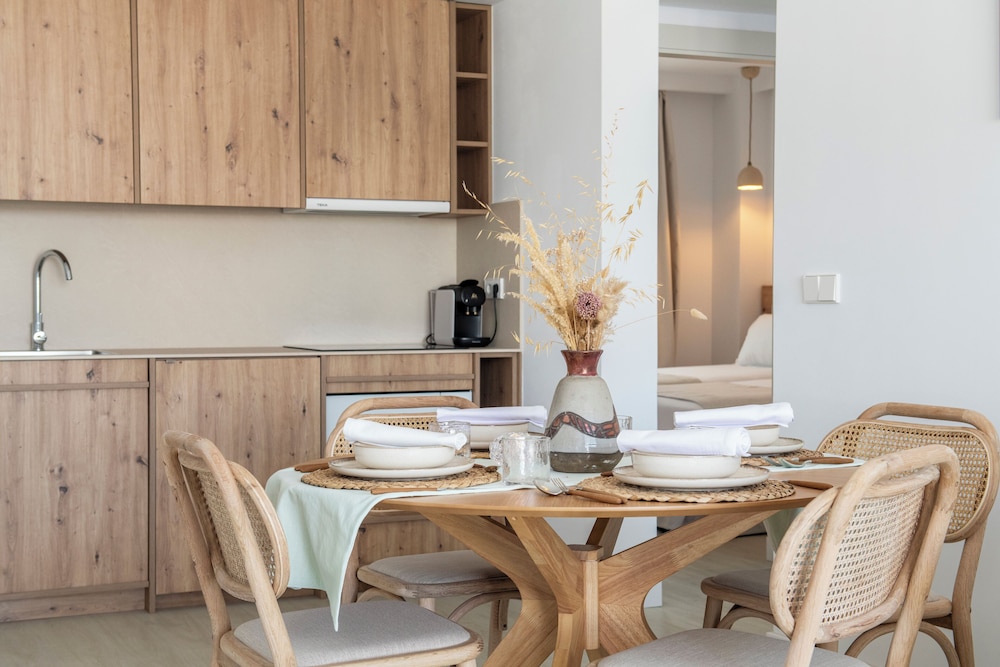 Suites ROC Portonova - Newly Renovated 2026 — Restaurant & bars in Palma Nova, Balearic Islands
