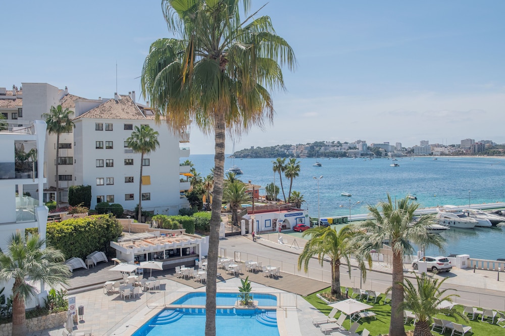 Suites ROC Portonova - Newly Renovated 2026 — Swimming pool in Palma Nova, Balearic Islands