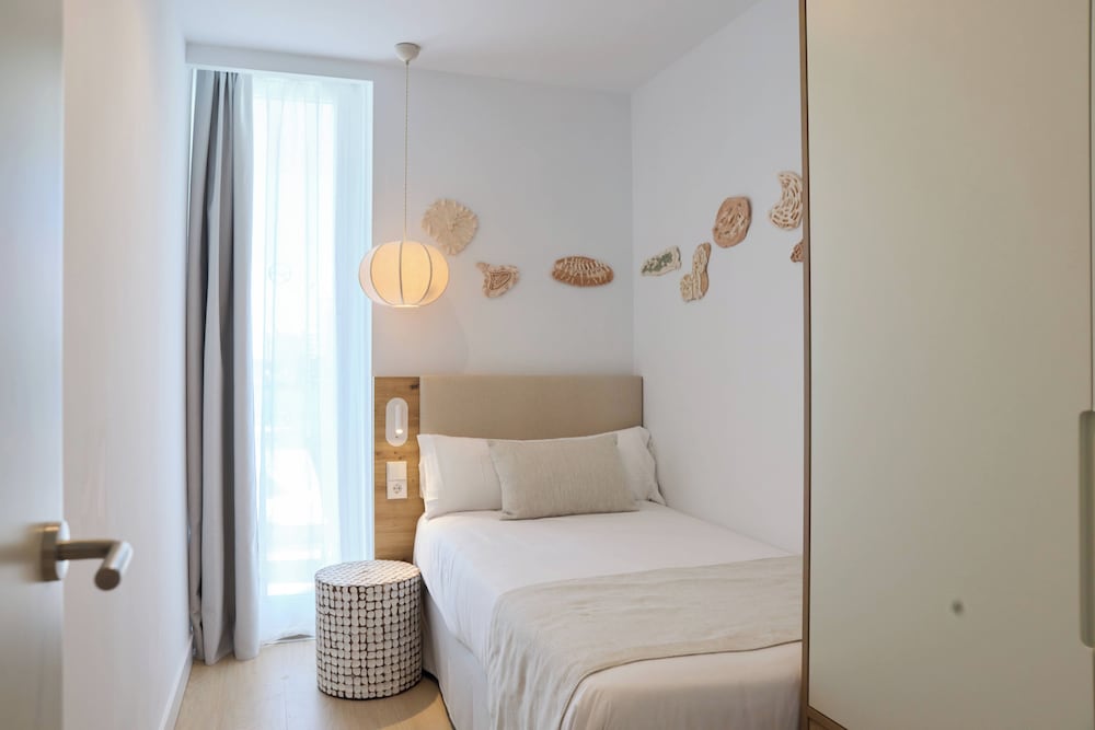 Suites ROC Portonova - Newly Renovated 2026 — Hotel rooms in Palma Nova, Balearic Islands