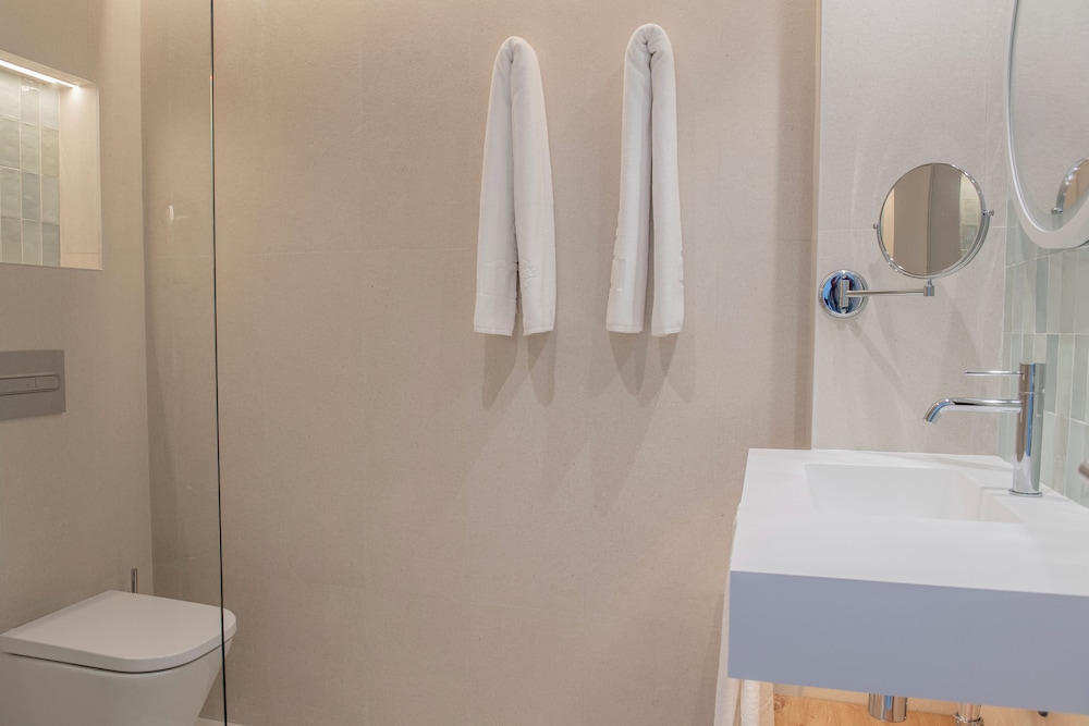 Suites ROC Portonova - Newly Renovated 2026 — Hotel rooms in Palma Nova, Balearic Islands