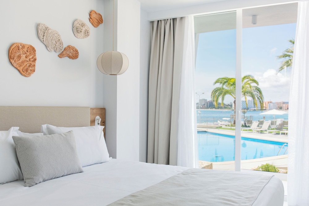 Suites ROC Portonova - Newly Renovated 2026 — Hotel rooms in Palma Nova, Balearic Islands